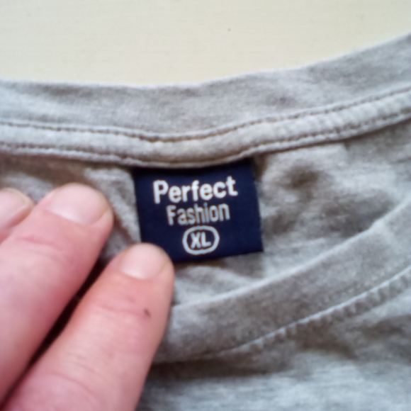 Grey graphic Tee - Picture 4 of 7